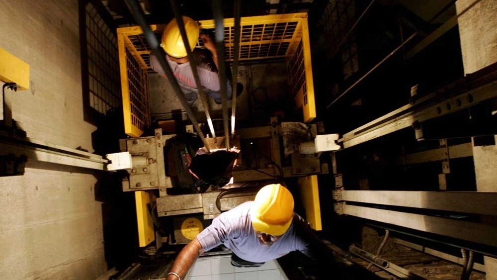 Elevator service and maintenance in Karaj